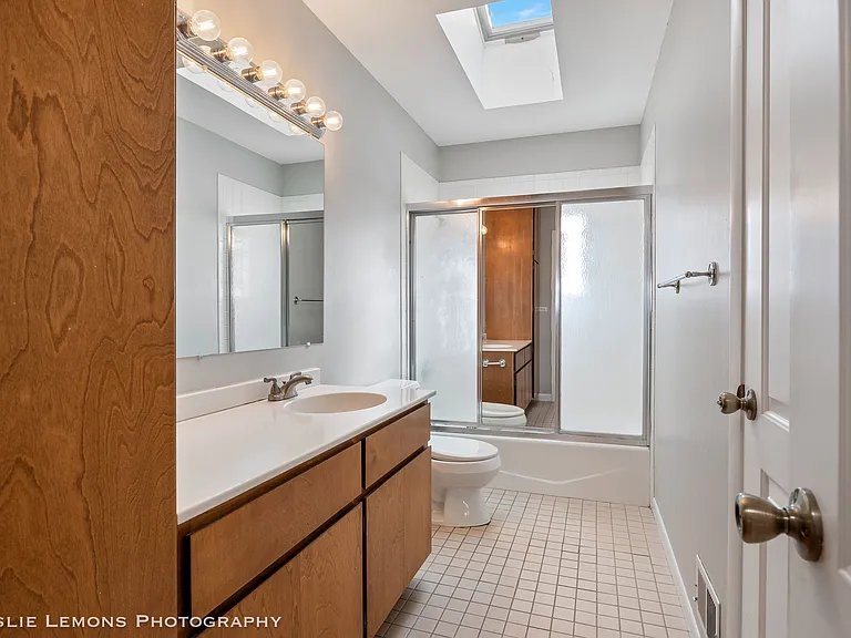 1028 Douglas Ave — Photo 8