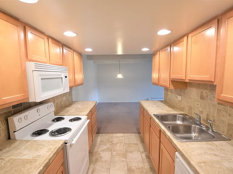 4440 Laguna Pl - Meadows Apartments — Photo 42