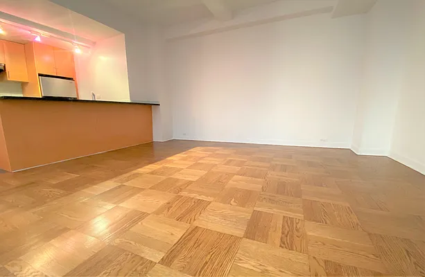 Rented by Manhattan Realty Group | media 8