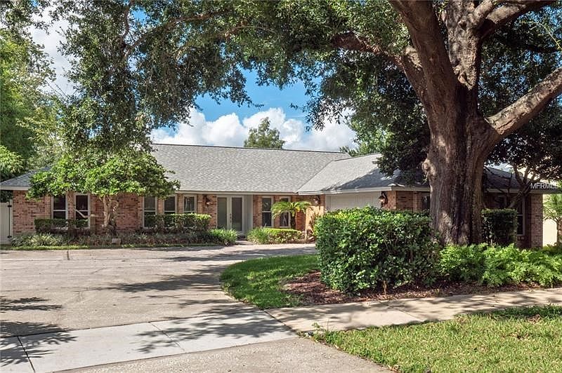 Tastefully renovated Dr Phillips waterfront home
