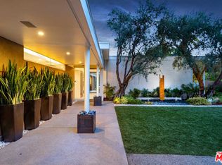 15627 Royal Oak Rd, Encino, CA 91436