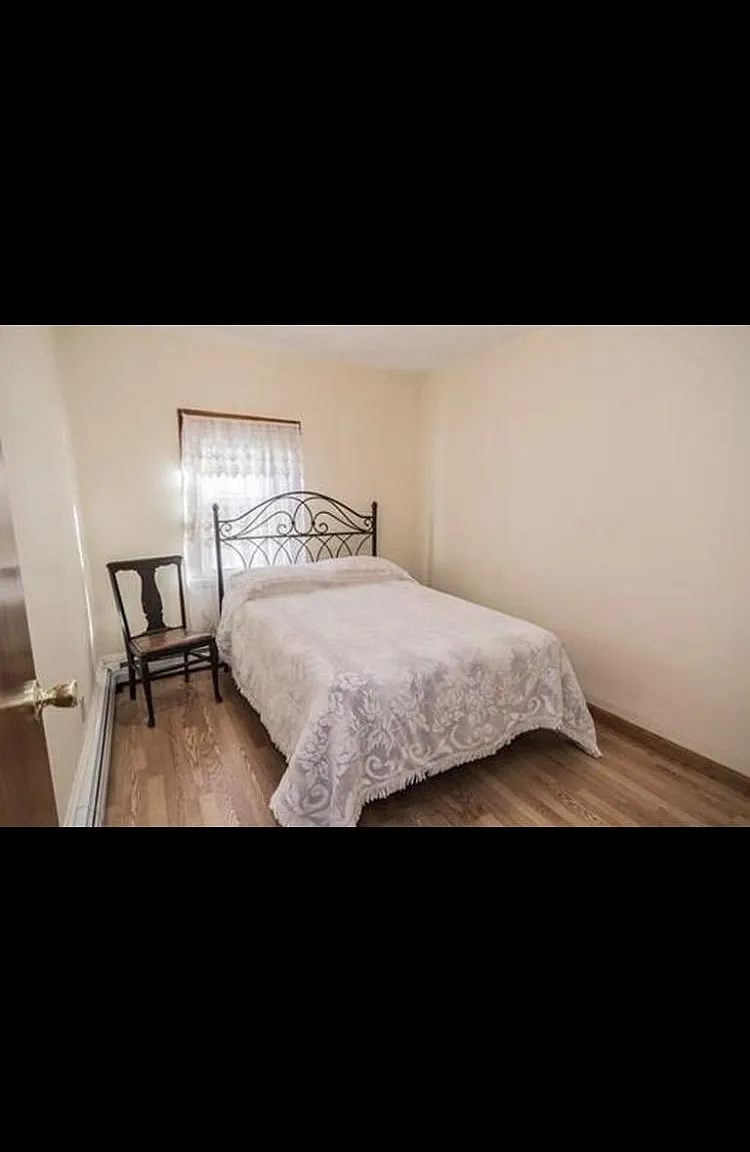 4 bed, 1050 sqft, $2,700 — Photo 4