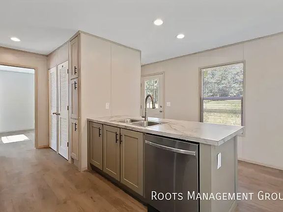 4th image of 1931 Boxwood Ln #1931