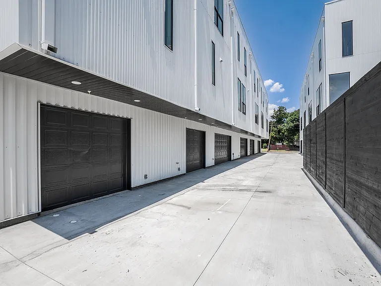 4322 Roseland Ave #9 — Photo 44