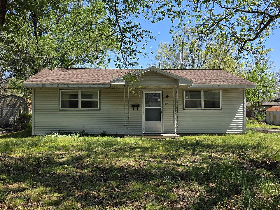 1st image of 517 C St SE
