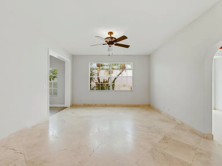1235 Sussex St — Photo 6
