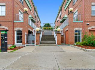 130 Rochester St, Ottawa, ON K1R 0A3