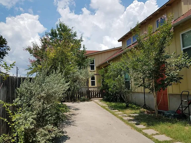 2214 Iva Ln #B — Photo 3