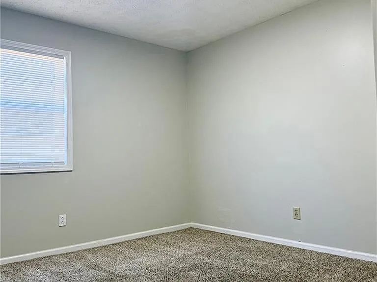 524 Julius Dr — Photo 11