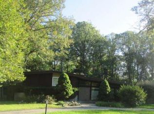 22075 Rougewood Dr, Southfield, MI 48033