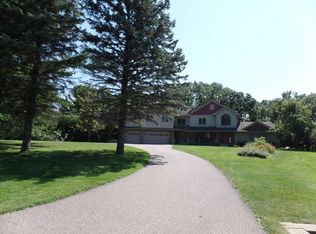 792 Golden Meadow Rd, Eagan, MN 55123