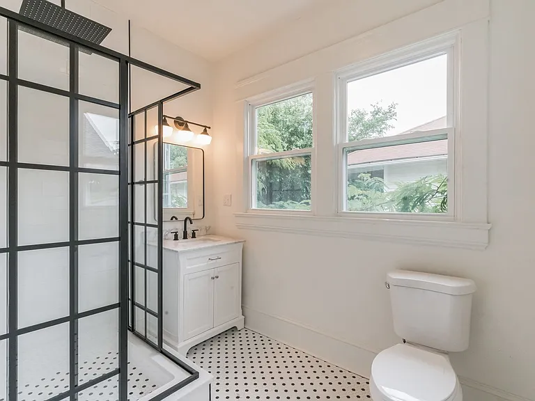 512 Granville Dr — Photo 7