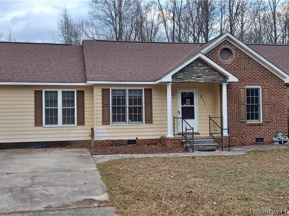 211 Sheffield Ct, Raeford, NC 28376