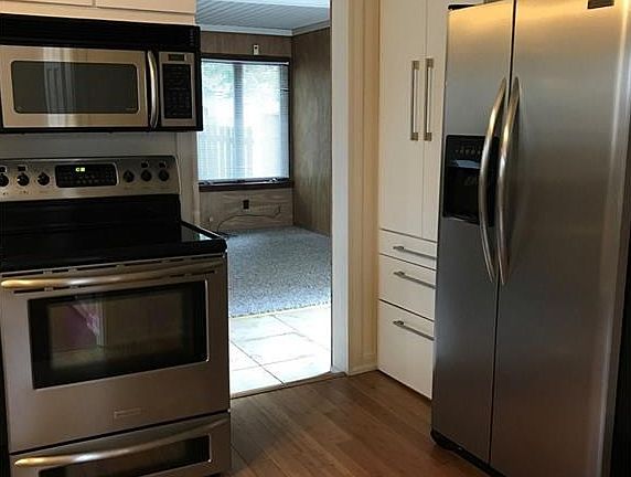 5th image of 427 Meadowbrook Ave SE