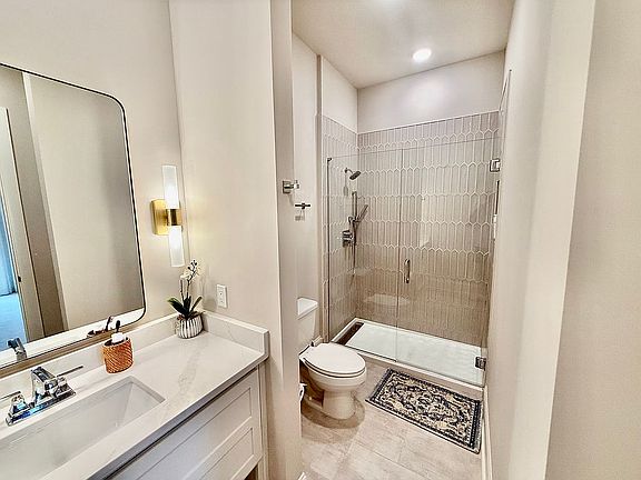 4th image of 403 Russell St #201