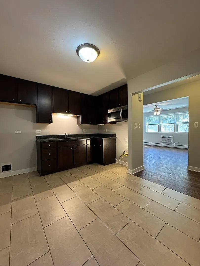 2 bed, 1000 sqft, $1,800 — Photo 4