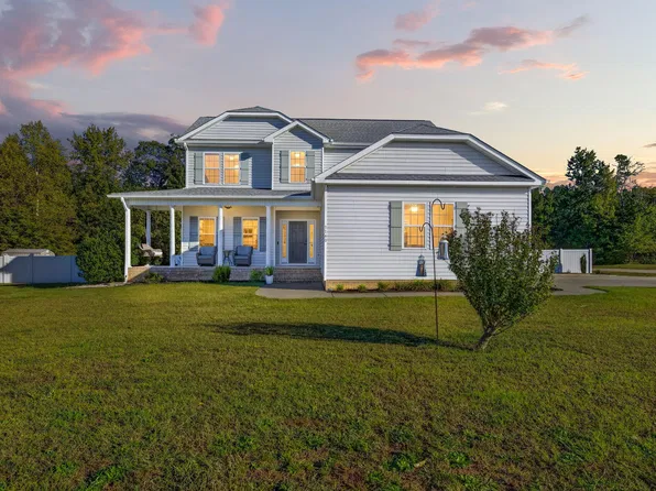 1140 Country Club Ln, Zebulon, NC 27597
