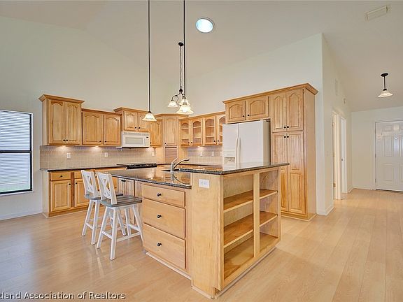 5th image of 2434 N Orangewood St