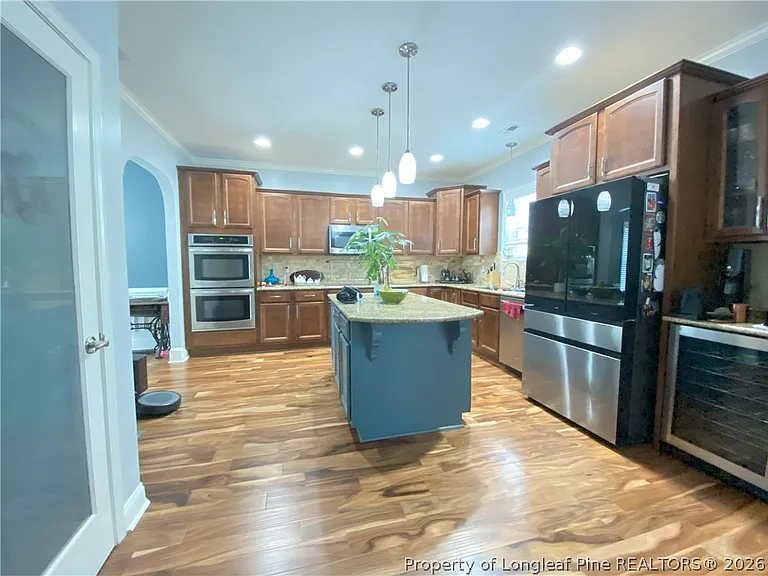 351 Maplewood Dr — Photo 3