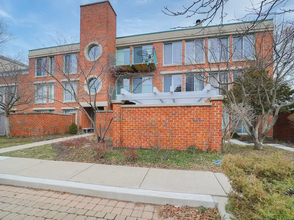 4010 Arbor Ln APT 301, Northfield, IL 60093