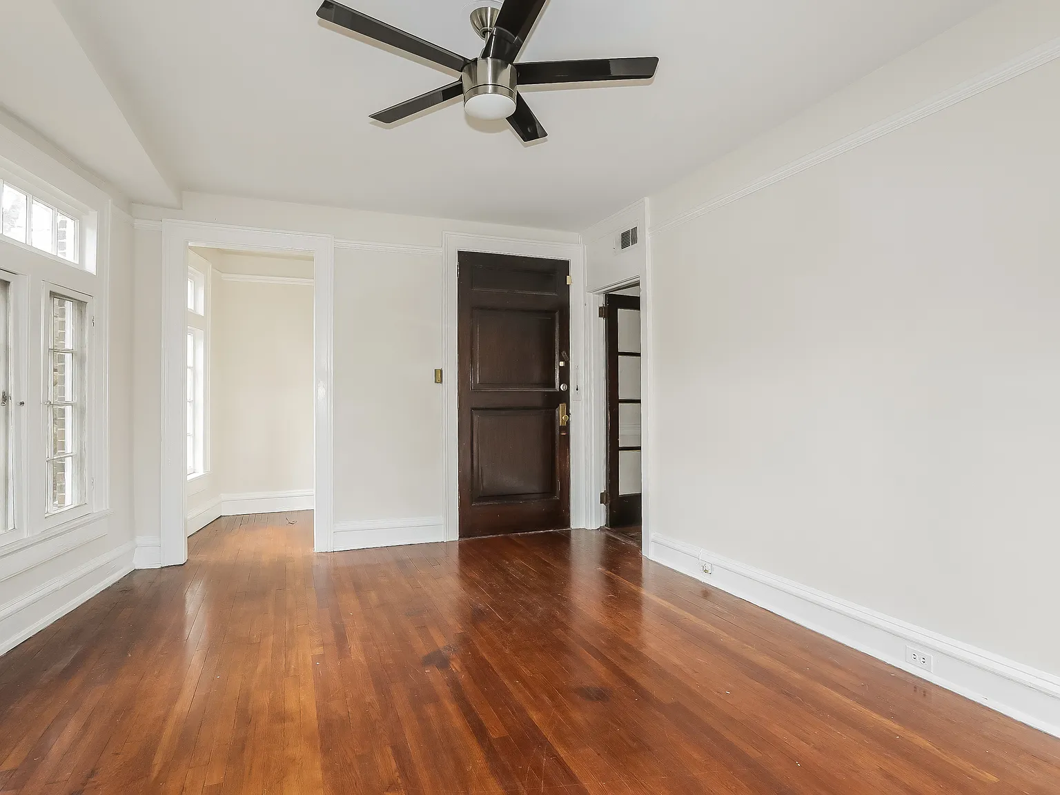 2 bed, 1000 sqft, $2,345 — Photo 4