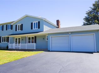 148 Blue Grass Ln, Rochester, NY 14626