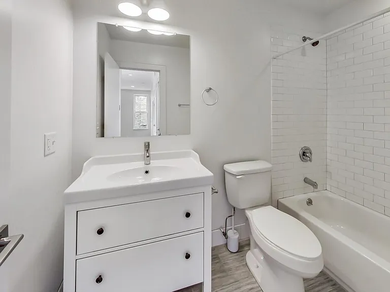 1157 W 18th St #R104 — Photo 4