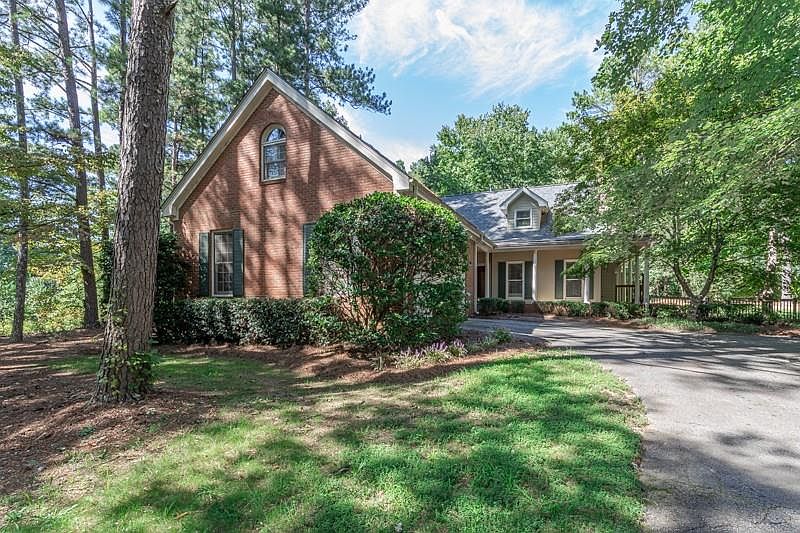 1st image of 2122 Woodland Ct