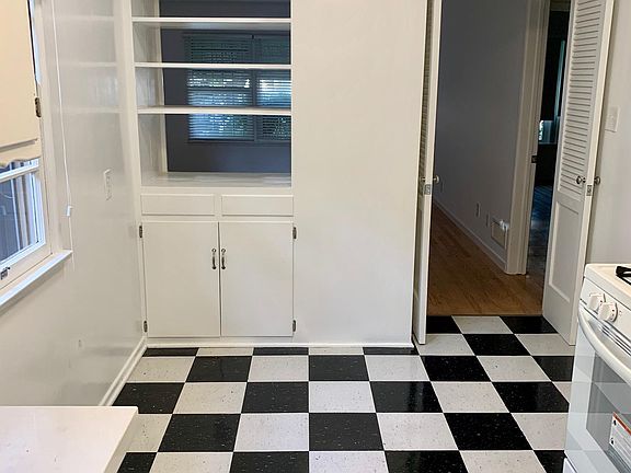5th image of 1234 N Harper Ave