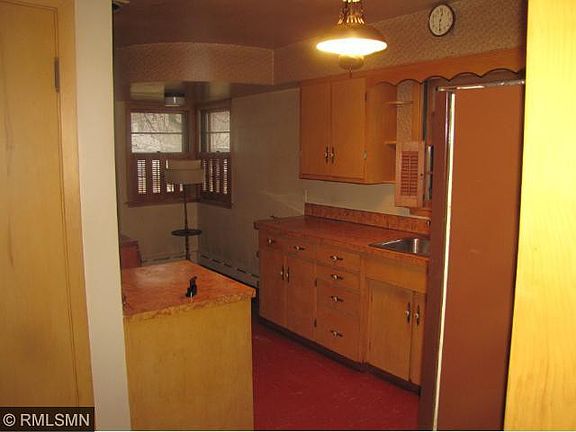 3rd image of 1329 Central Park St