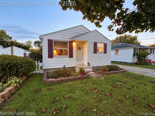 2225 E Williamson St, Burton, MI 48529