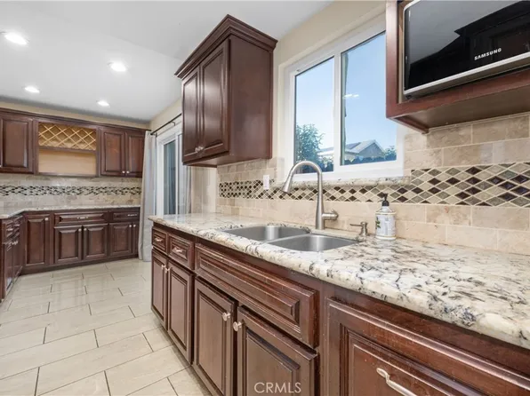 21522 Belshire Ave APT 8, Hawaiian Gardens, CA 90716