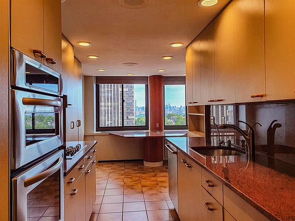 4th image of 300 Winston Dr APT 1021