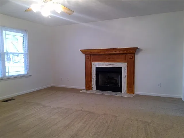 3 bed, 2.5 bath, 2076 sqft, $2,415 — Photo 3