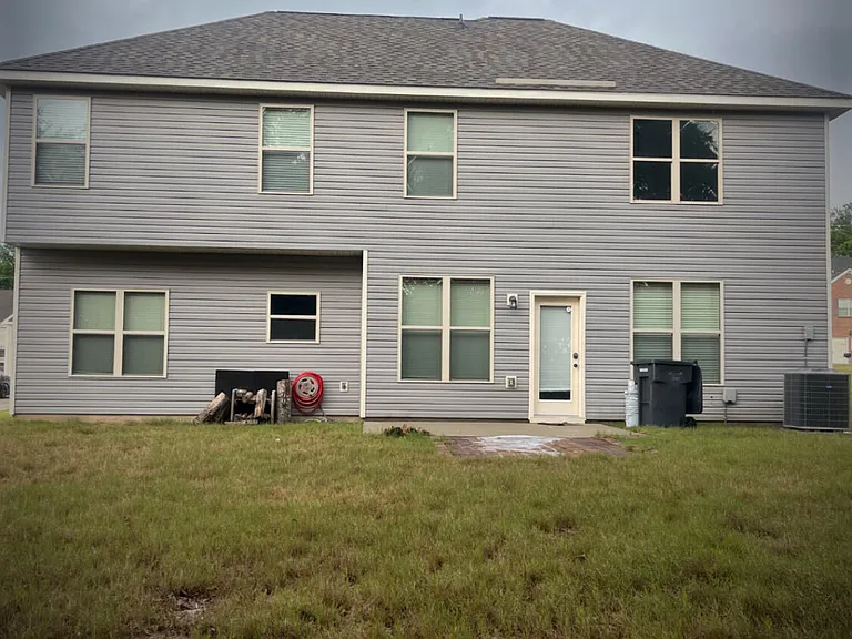 1233 Paramount Ct — Photo 2