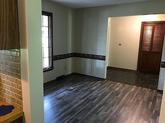5th image of 1011 S Olive St