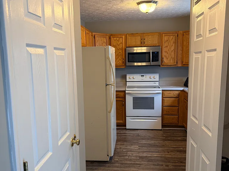 455 Elizabeth Ln — Photo 4