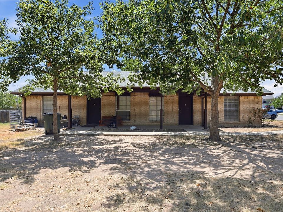 1st image of 1919 Pine Tree Dr