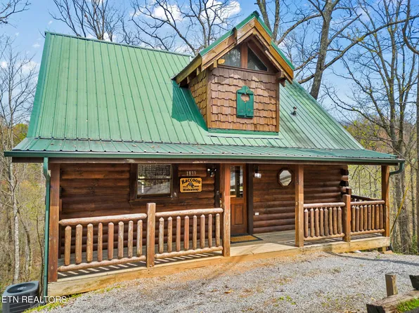 1833 Beach Front Dr, Sevierville, TN 37876