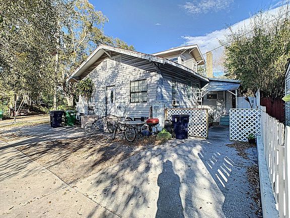 3rd image of 205 N Albany Ave