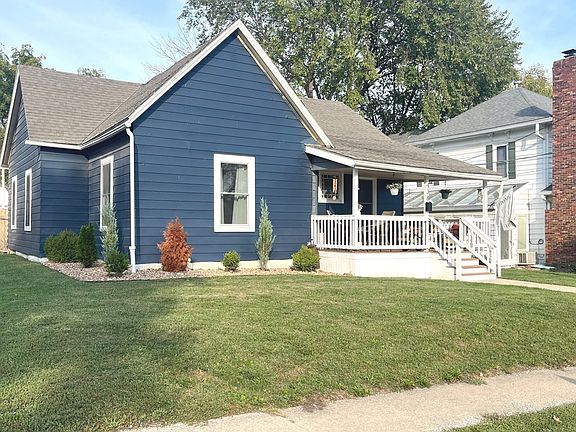 3rd image of 438 Dickinson St