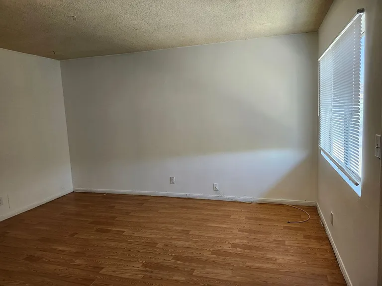 1320 S Greenwood Ave — Photo 8