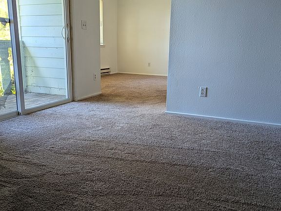 4th image of 555 Sunset Ave NE #4