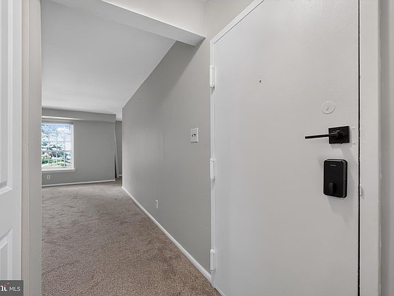 4th image of 4000 Gypsy Ln #618F2
