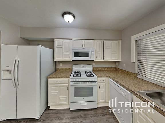 5th image of 3129 Eastpark Dr