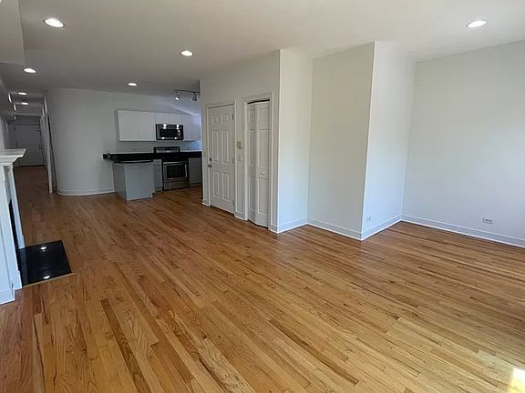4th image of 1450 W Walton St #1