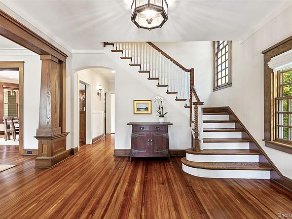 3rd image of 32 Lynden Street