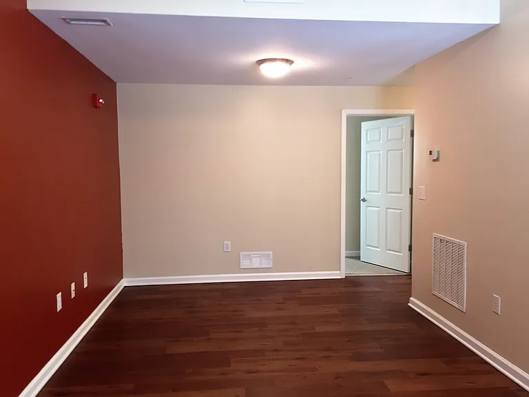 Tenth & College Horizons Apartments — Photo 66