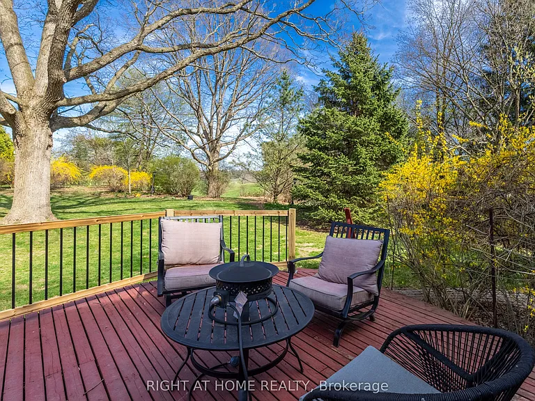 67 Saint Margarets Rd — Photo 40