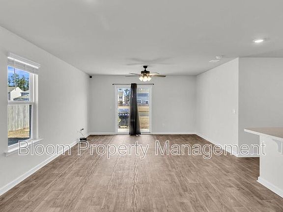 5th image of 440 White Scallop Way